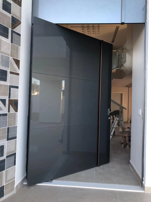 Acabamento de Pintura em Vidros e Alumínios